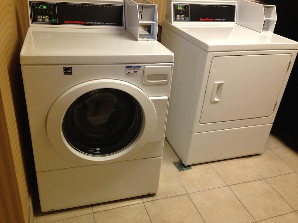 Sleep Inn & Suites Laurel Bagian luar foto