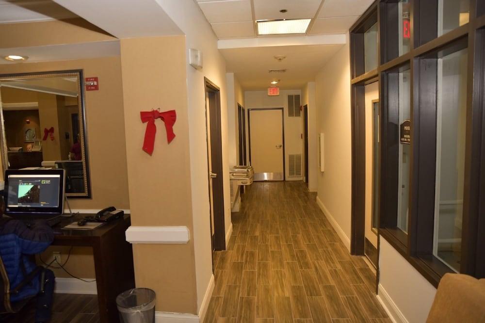 Sleep Inn & Suites Laurel Bagian luar foto